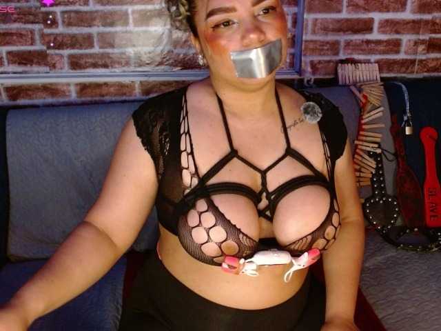Leidy12 live cam on BongaCams