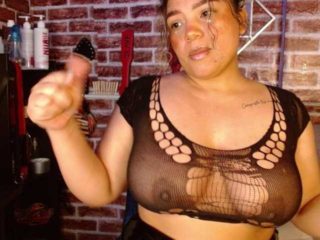 Leidy12 live cam on BongaCams