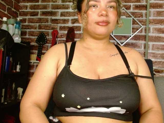 Leidy12 live cam on BongaCams