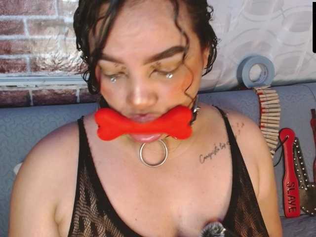 Leidy12 live cam on BongaCams