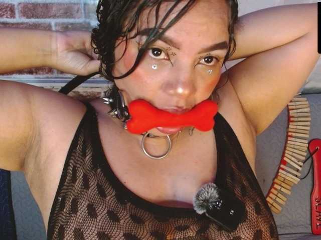 Leidy12 live cam on BongaCams