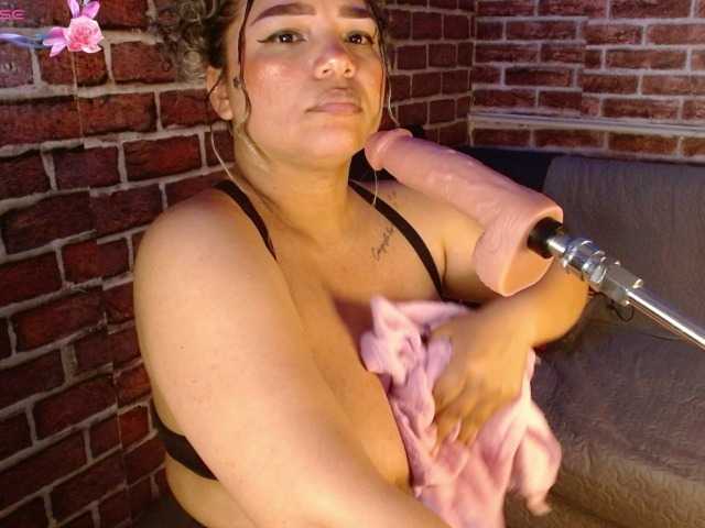Leidy12 live cam on BongaCams