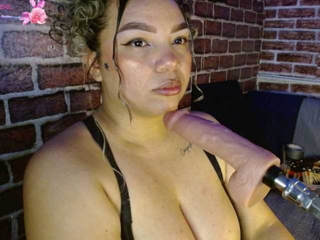 Leidy12 live cam on BongaCams
