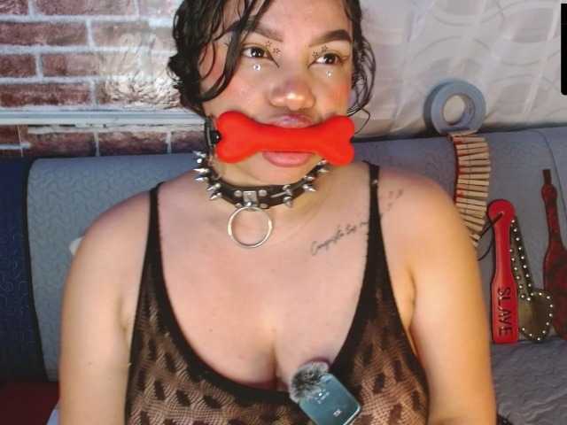 Leidy12 live cam on BongaCams