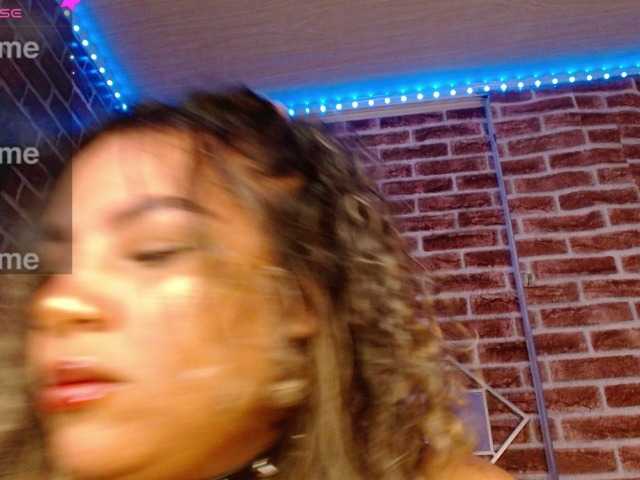 Leidy12 live cam on BongaCams