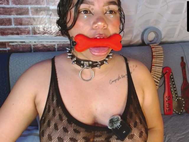 Leidy12 live cam on BongaCams