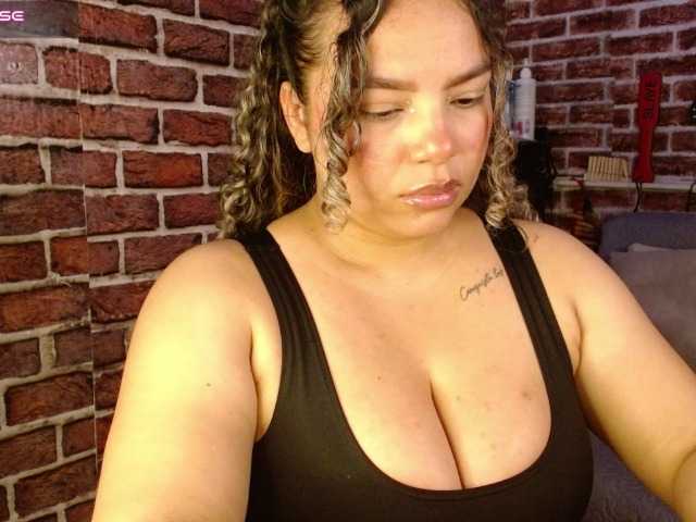 Leidy12 live cam on BongaCams