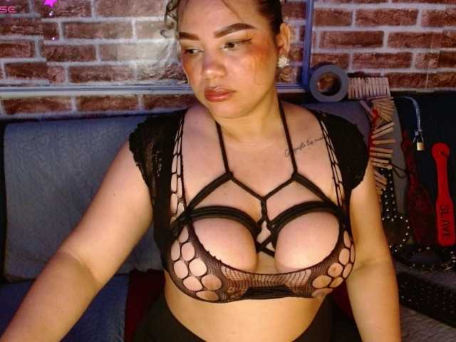 Leidy12 live cam on BongaCams