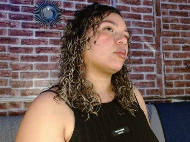 Leidy12 live cam on BongaCams