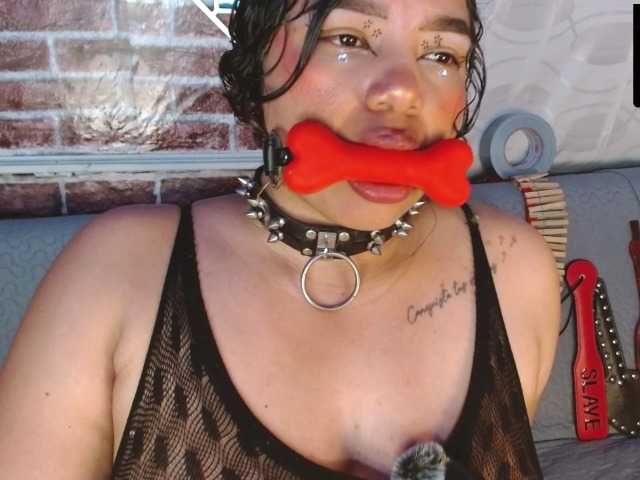 Leidy12 live cam on BongaCams