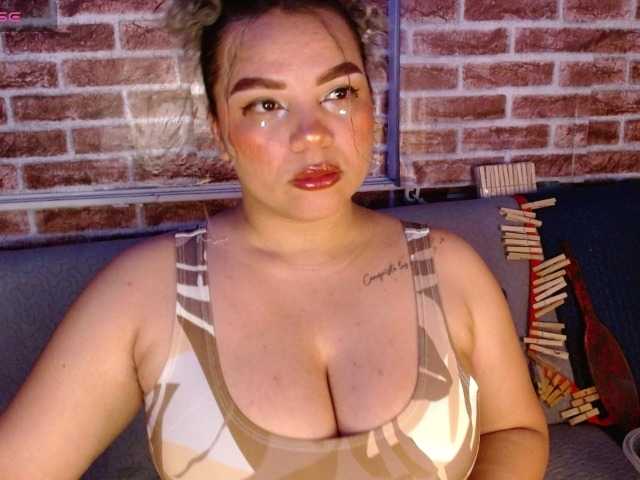 Leidy12 live cam on BongaCams