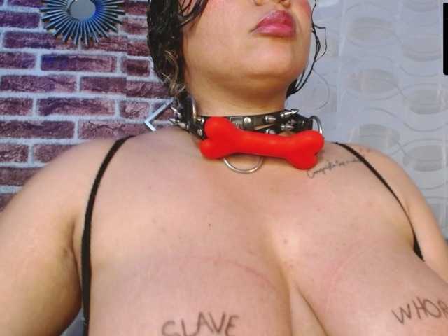 Leidy12 live cam on BongaCams