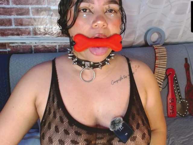 Leidy12 live cam on BongaCams