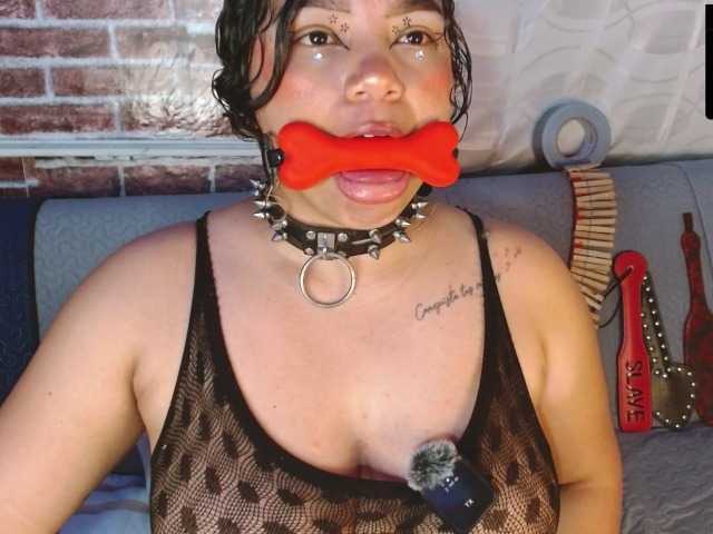 Leidy12 live cam on BongaCams