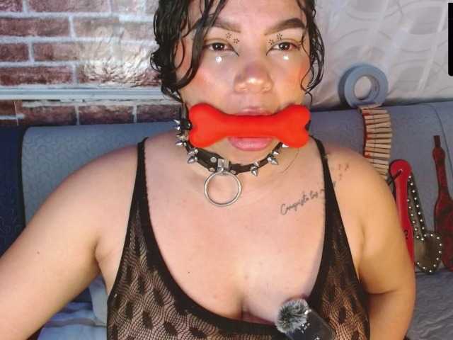 Leidy12 live cam on BongaCams