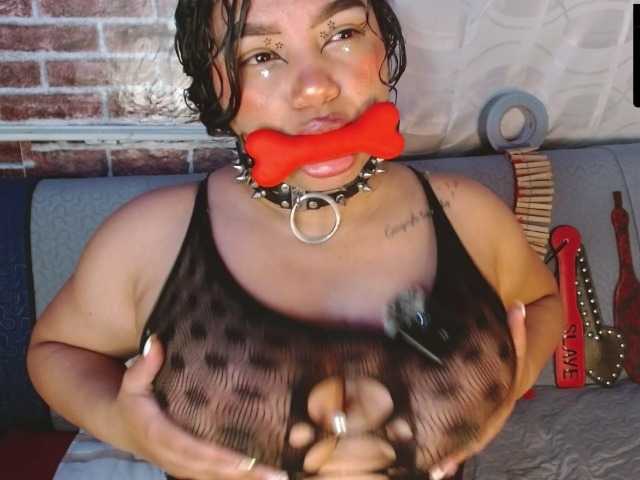 Leidy12 live cam on BongaCams