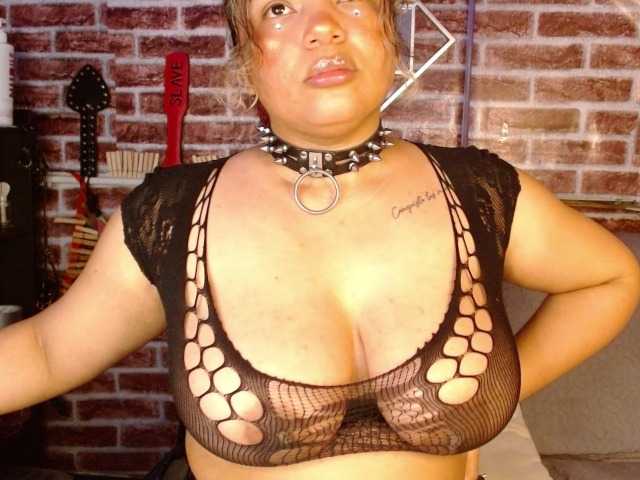 Leidy12 live cam on BongaCams