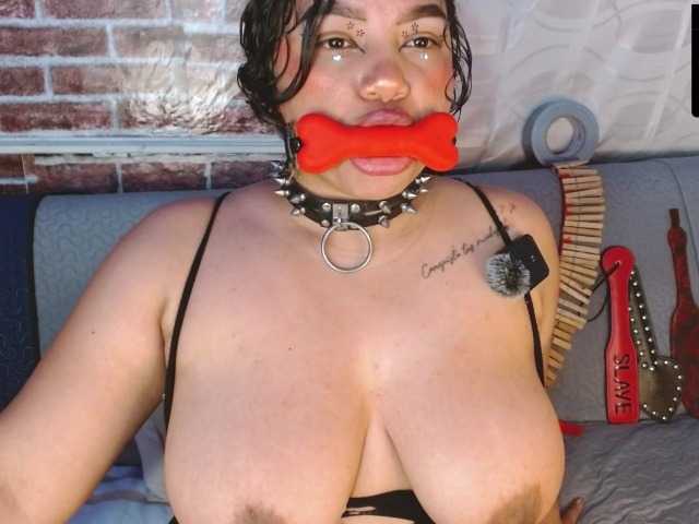 Leidy12 live cam on BongaCams