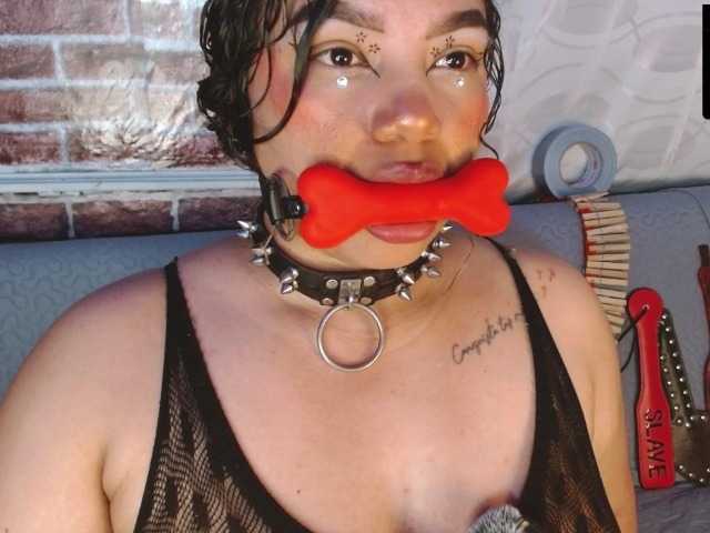 Leidy12 live cam on BongaCams