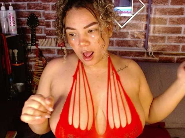Leidy12 live cam on BongaCams