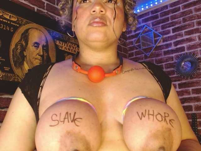 Leidy12 live cam on BongaCams