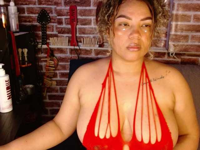 Leidy12 live cam on BongaCams