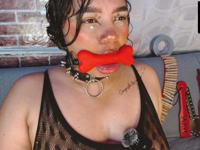 Leidy12 live cam on BongaCams