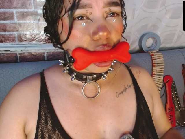 Leidy12 live cam on BongaCams
