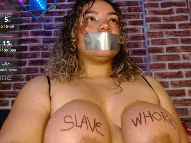 Leidy12 live cam on BongaCams