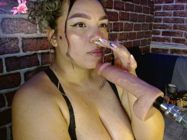 Leidy12 live cam on BongaCams
