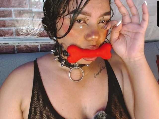 Leidy12 live cam on BongaCams