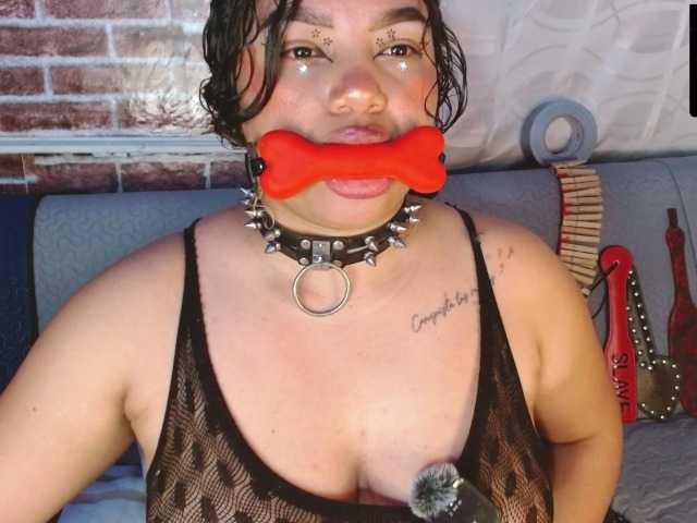 Leidy12 live cam on BongaCams