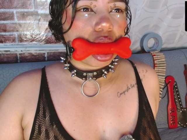 Leidy12 live cam on BongaCams