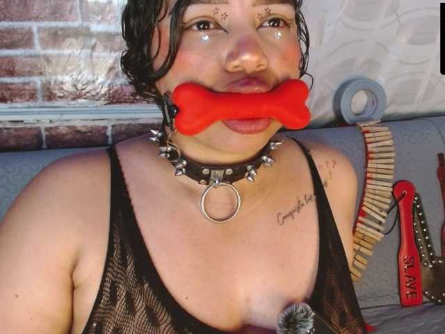 Leidy12 live cam on BongaCams