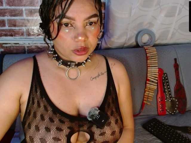 Leidy12 live cam on BongaCams