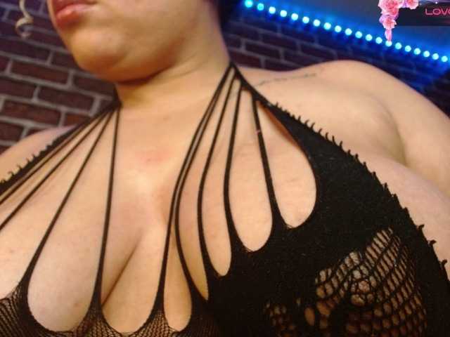 Leidy12 live cam on BongaCams