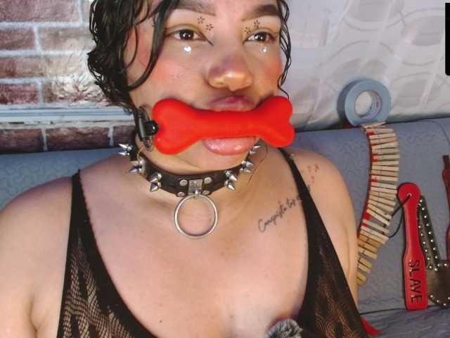 Leidy12 live cam on BongaCams