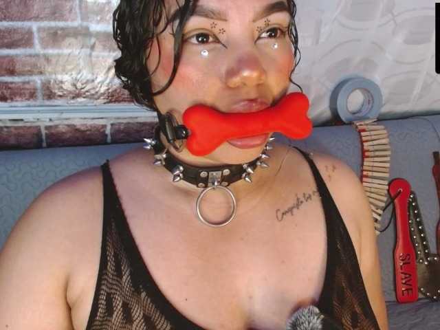Leidy12 live cam on BongaCams