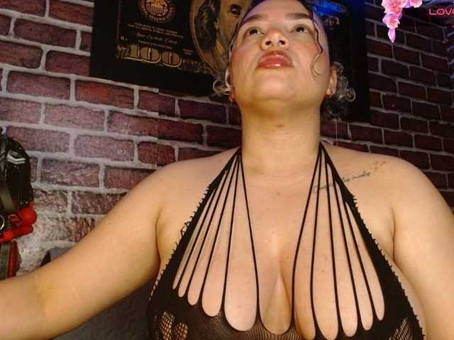 Leidy12 live cam on BongaCams