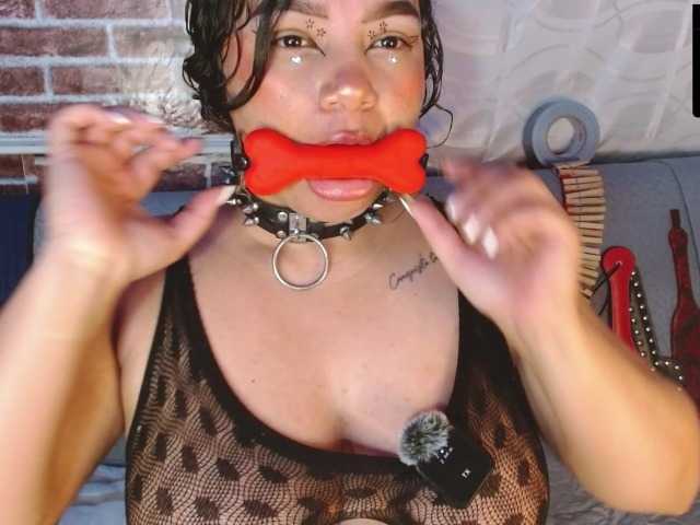 Leidy12 live cam on BongaCams