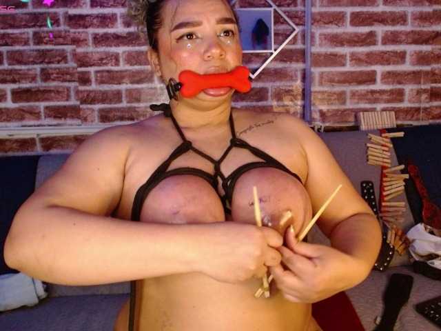 Leidy12 live cam on BongaCams