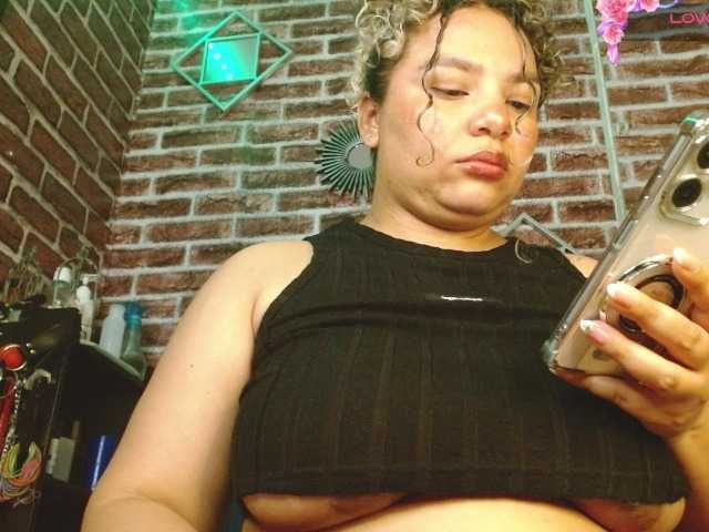 Leidy12 live cam on BongaCams