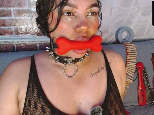Leidy12 live cam on BongaCams