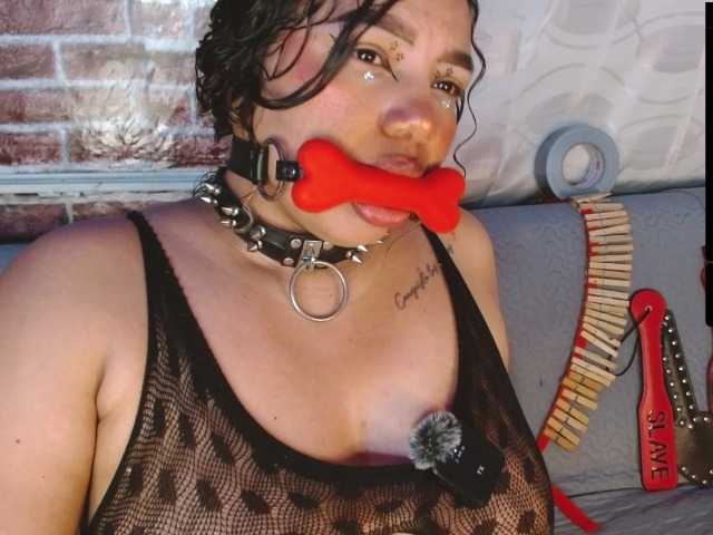 Leidy12 live cam on BongaCams