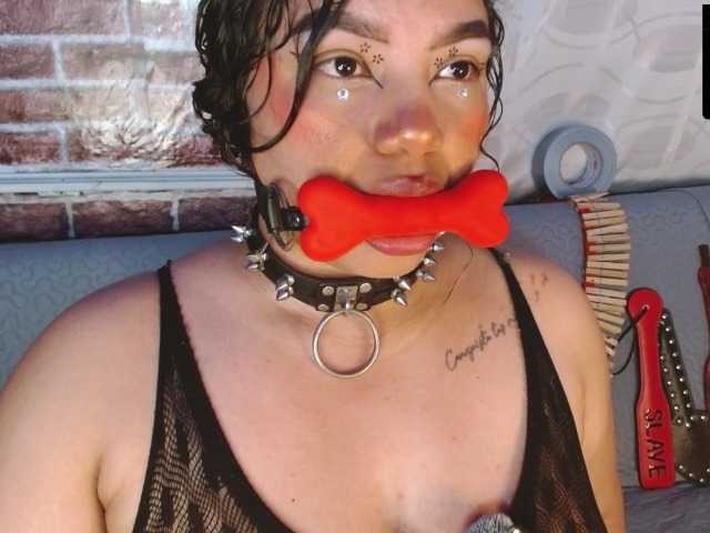 Leidy12 live cam on BongaCams