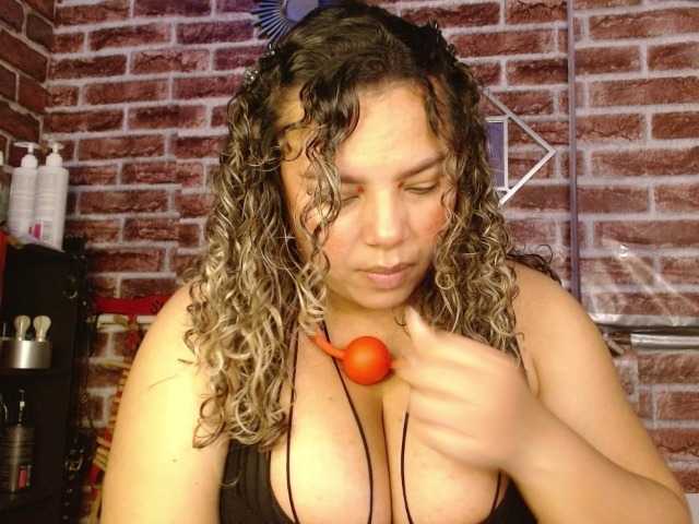 Leidy12 live cam on BongaCams