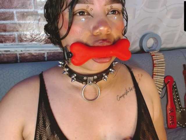 Leidy12 live cam on BongaCams
