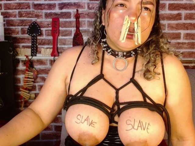 Leidy12 live cam on BongaCams