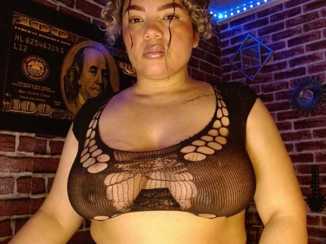 Leidy12 live cam on BongaCams