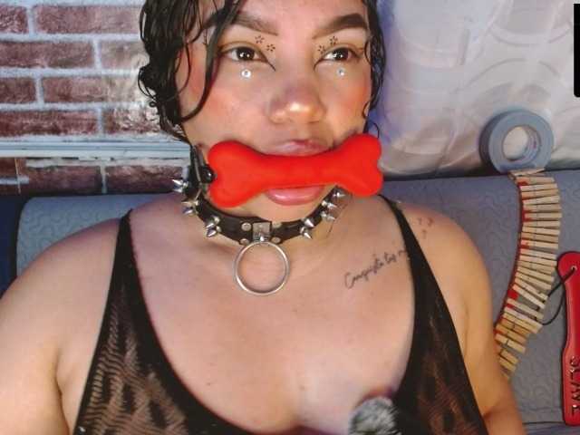 Leidy12 live cam on BongaCams